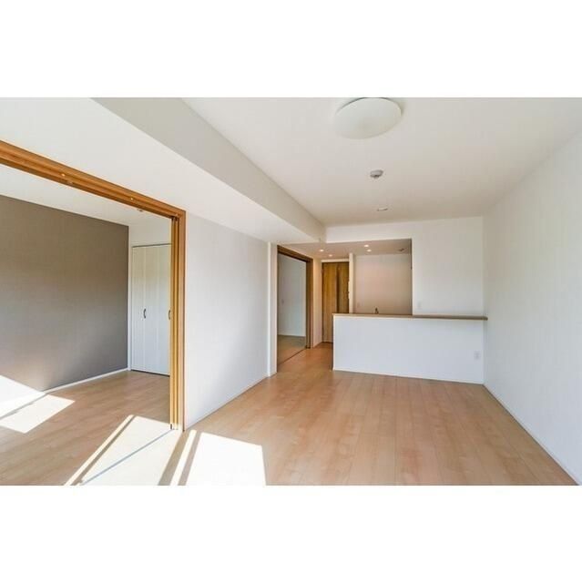 居室・リビング　反転タイプ参考写真