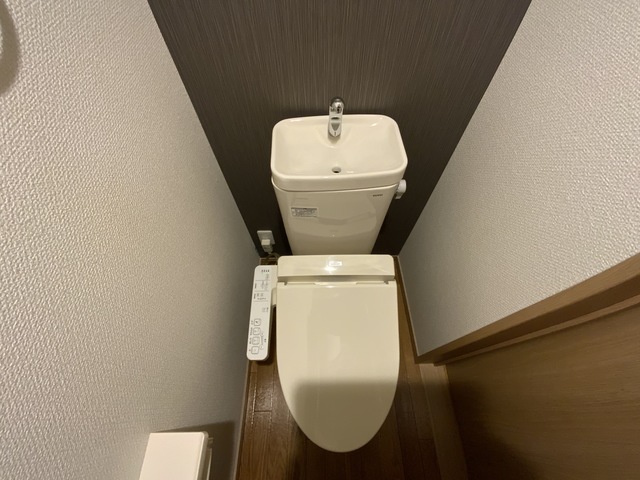 トイレ　温水洗浄便座付トイレ