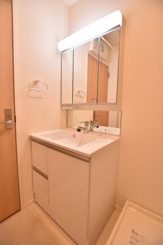 洗面設備　同物件、別部屋のお写真となります。ご参考までにご覧ください。