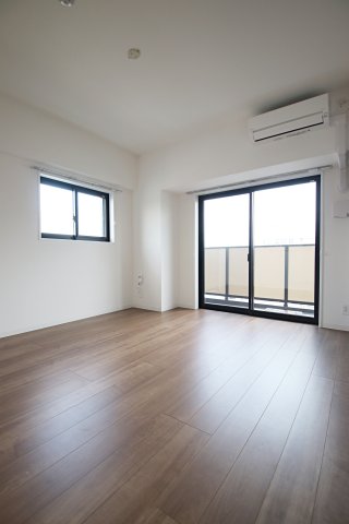 居室・リビング　類似別物件の写真です