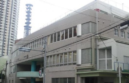 小学校　新宿区立牛込仲之小学校（小学校）まで482m