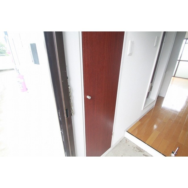 玄関　下駄箱あり