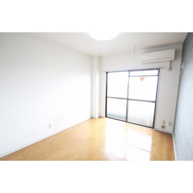 居室・リビング　南東向き６帖