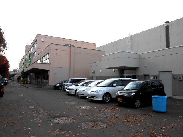 中学校　札幌市立北野中学校（中学校）まで1249m