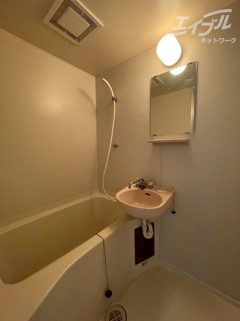 バス・シャワールーム　お風呂になります。