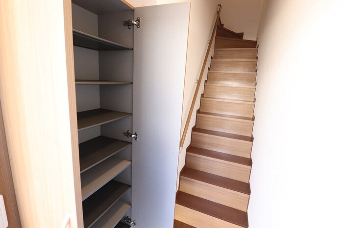 玄関　トールタイプのシューズボックス