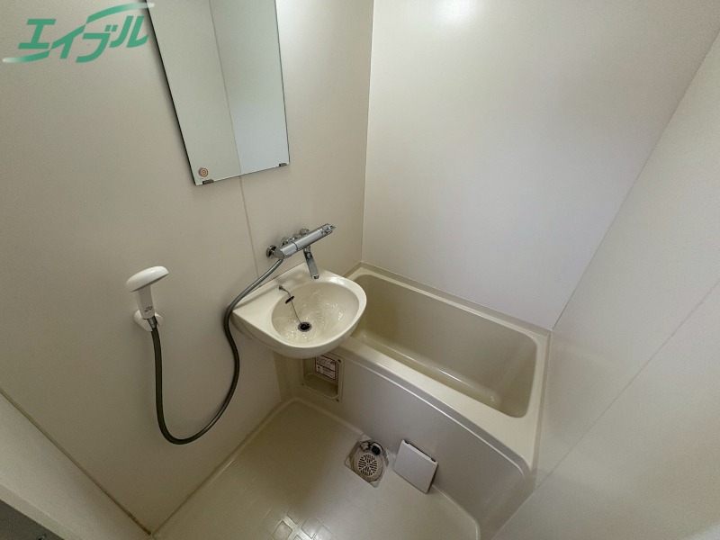 バス・シャワールーム　別部屋参考写真です