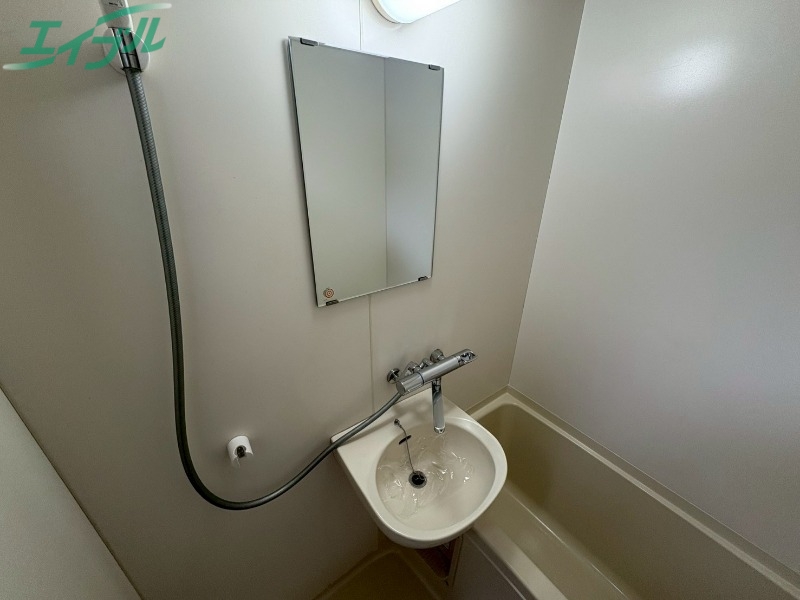 洗面設備　別部屋参考写真です