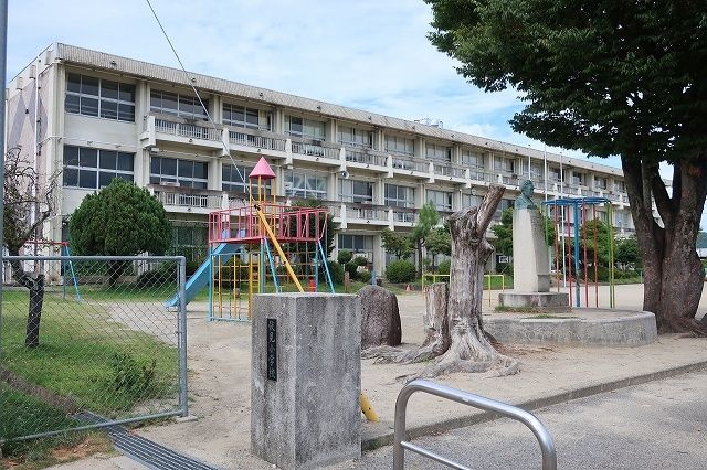 小学校　伏見小学校（小学校）まで750m