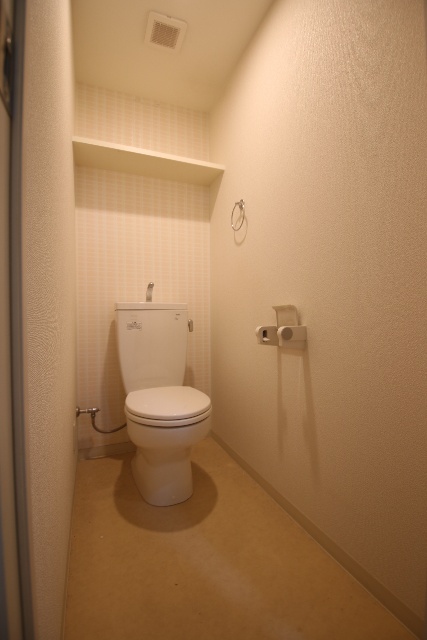 トイレ　※別室の参考写真の為、現況優先です。