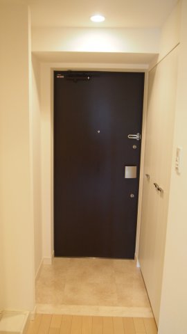 玄関　※参考写真