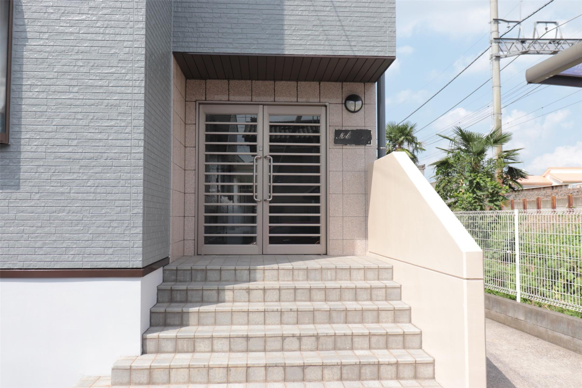 建物外観　エントランス