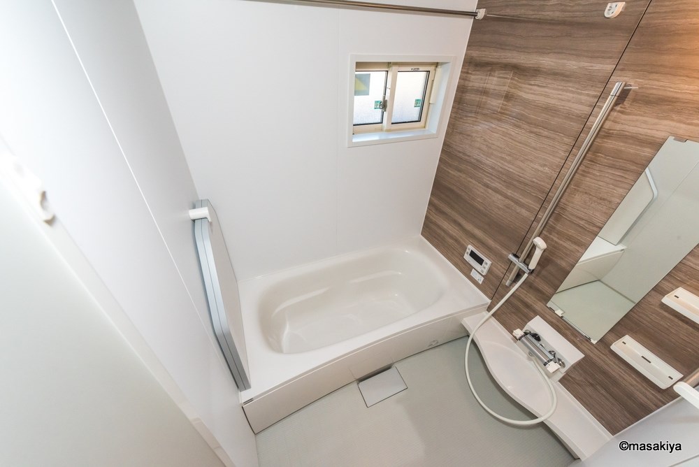 バス・シャワールーム　お風呂　一坪タイプで広々です。