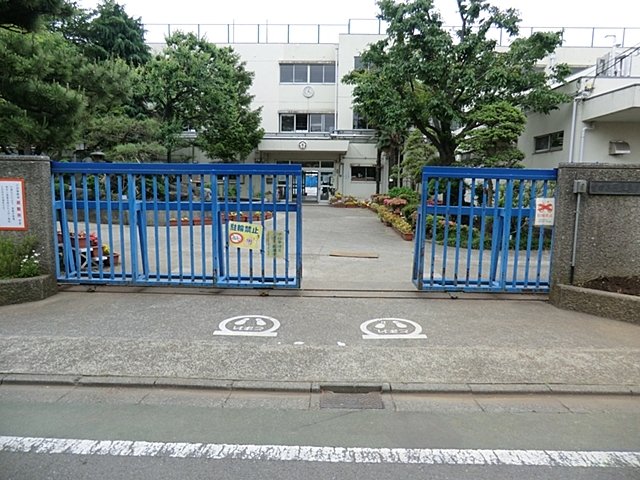 小学校　喜多見小学校（小学校）まで450m