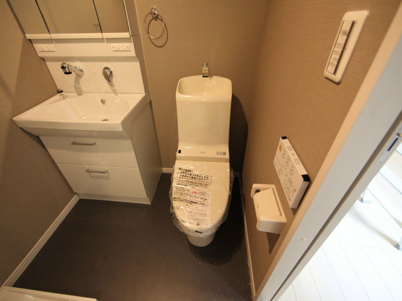 トイレ　温水洗浄暖房便座付トイレ