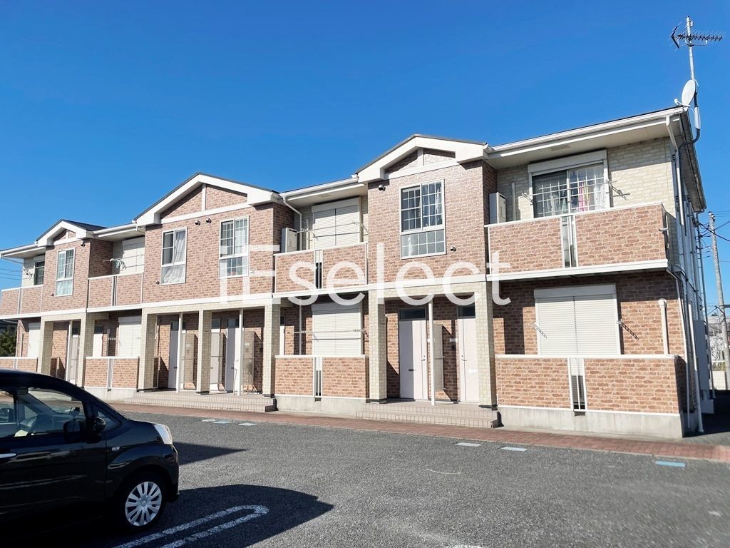 建物外観　お買い物にも出やすい立地♪