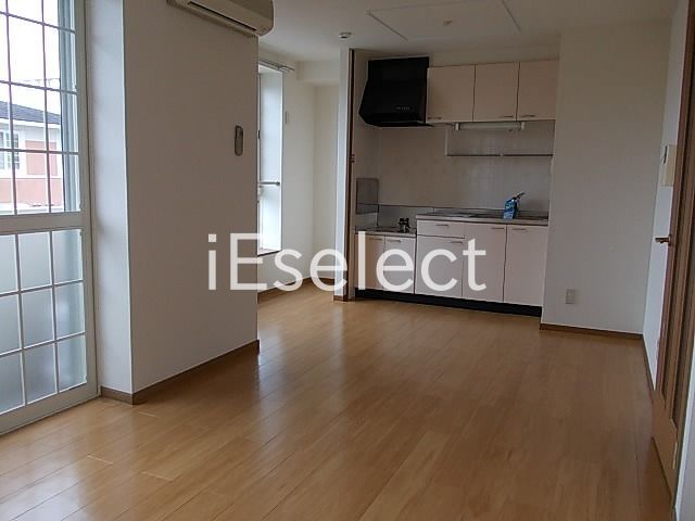 居室・リビング　広々開放的なリビングです♪