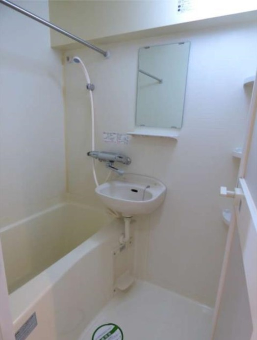 バス・シャワールーム　浴室乾燥機付きバス。