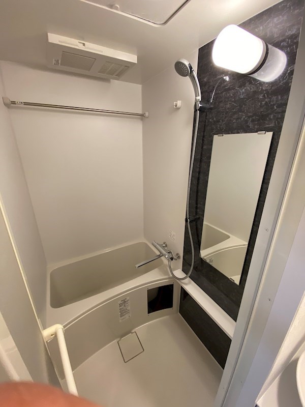 バス・シャワールーム　コンパクトで使いやすいお風呂です