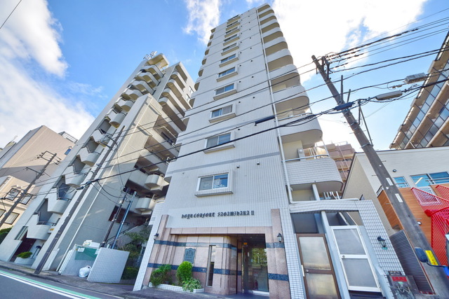 建物外観　～青い空、白い雲～