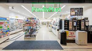 コンビニ　ファミリーマート 六本木ヒルズ店（コンビニ）まで296m