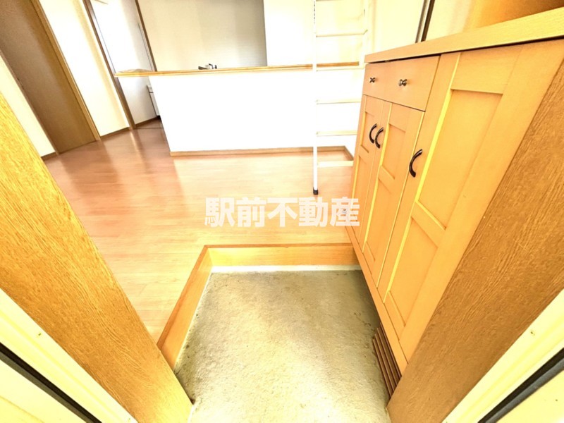 玄関　玄関入ってリビングです