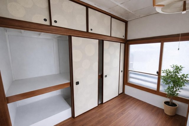 収納　2階の角の部屋に広い押入れ、冬の布団なども困らないです。