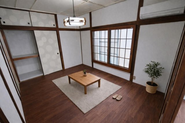 その他　1階広い部屋。家族でテレビを見ながら団らん。（イメージ）