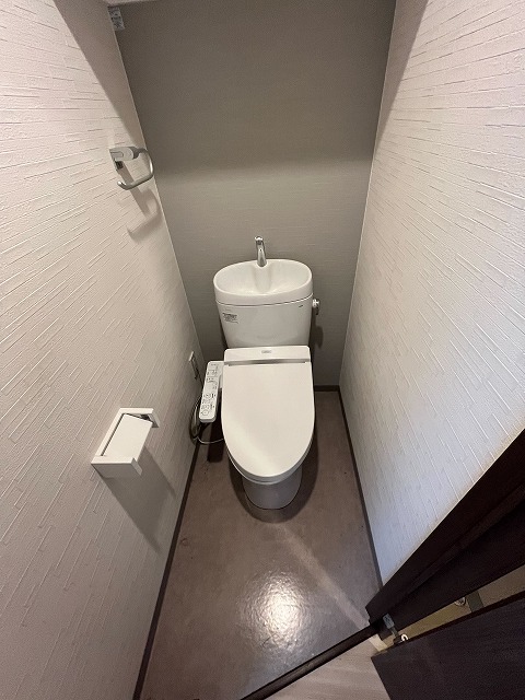 トイレ　同物件、別号室のものです。