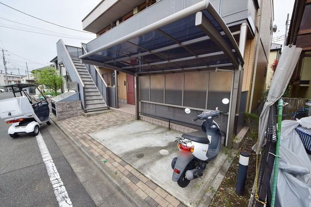 その他共有部分　～自転車やバイクはこちらへ～