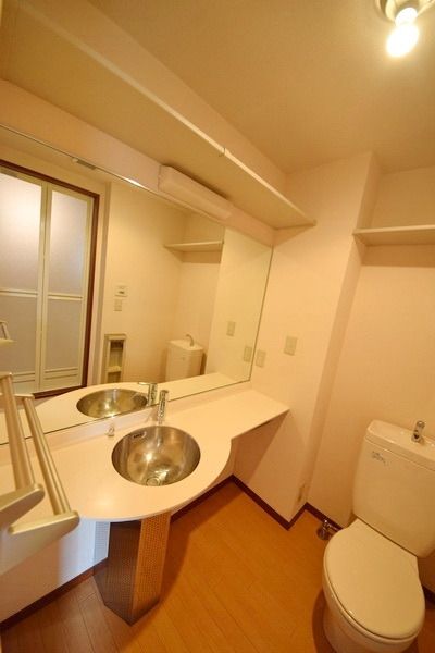 洗面設備　～広い洗面所ですね～