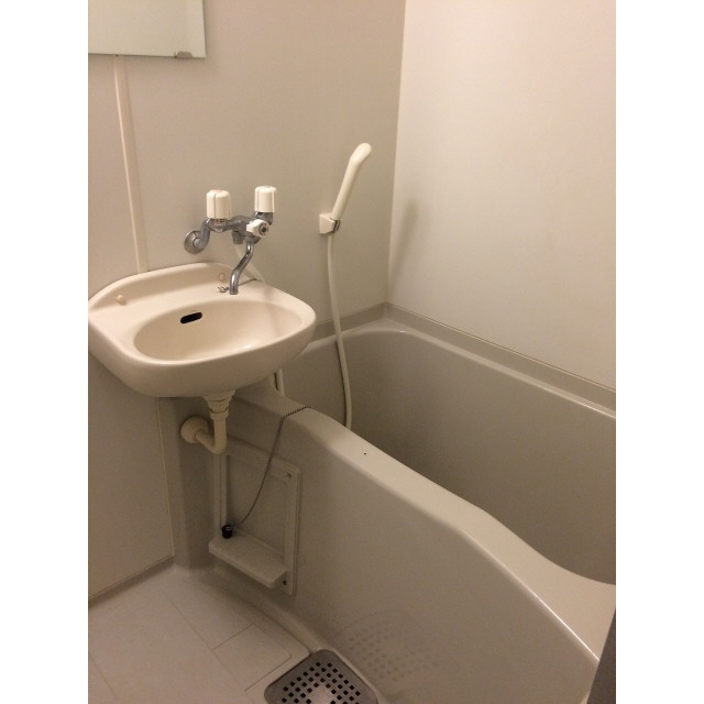 バス・シャワールーム　※他のお部屋の参考写真です