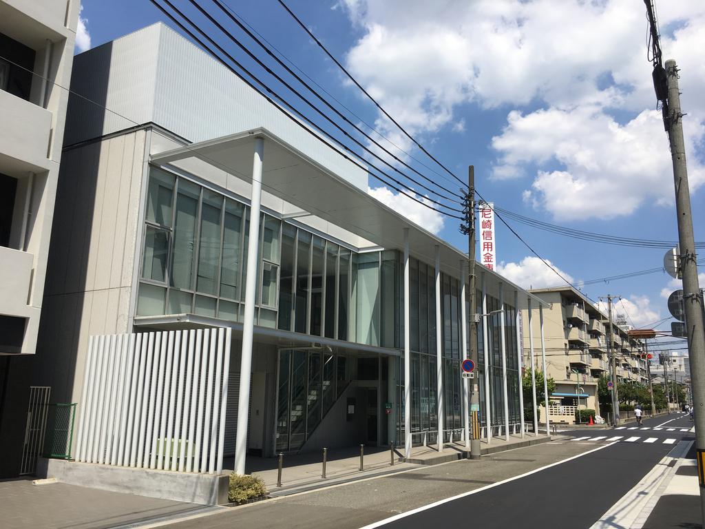 銀行　尼崎信用金庫塚本支店（銀行）まで813m