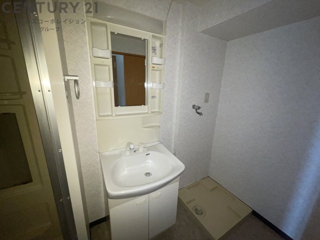 洗面設備　洗面所内に洗濯機置場あり！