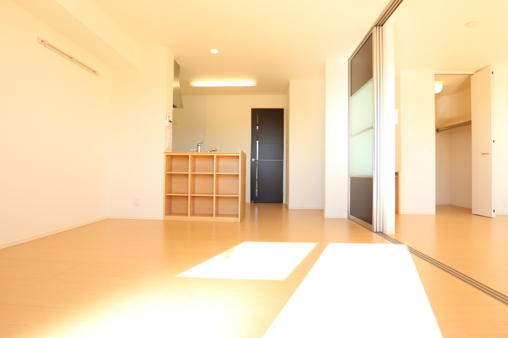 居室・リビング　この距離にバス停あります！小山駅東口方面