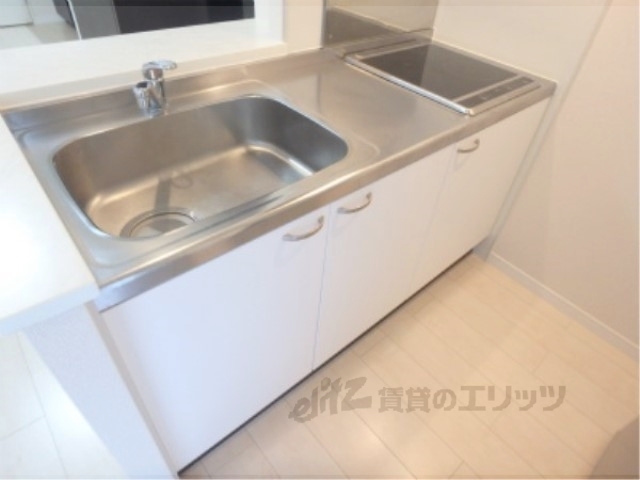 キッチン　調理スペースがあり便利です