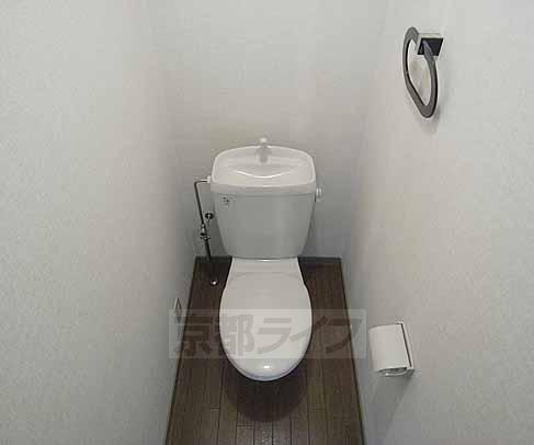 トイレ　タオル掛け付いております