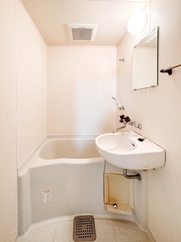 バス・シャワールーム　お風呂で日々の疲れを落としましょう