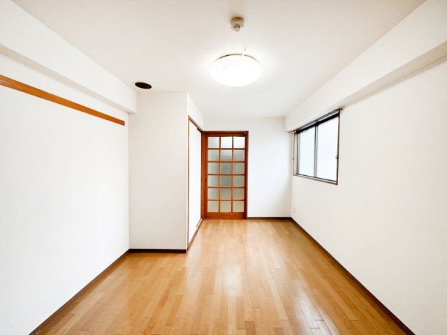 居室・リビング　個人の部屋や寝室として使える洋室です