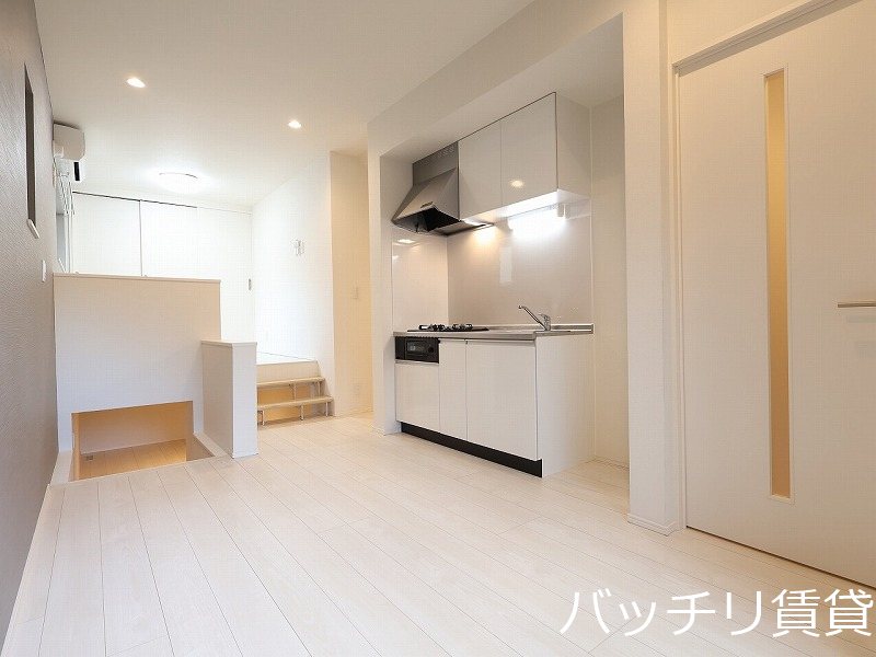 居室・リビング　同型タイプの為、現状を優先いたします。