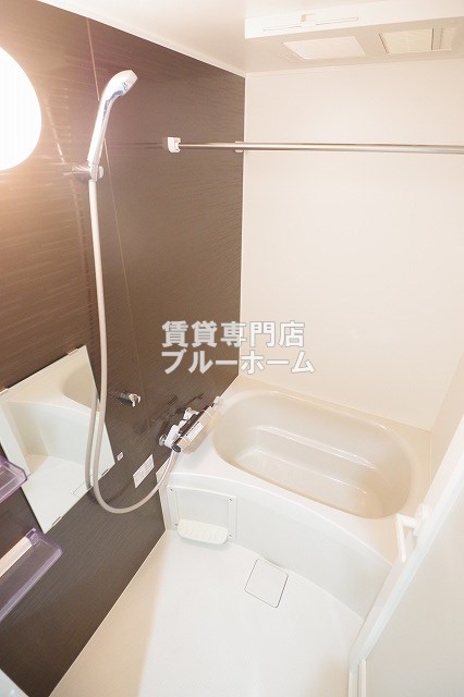 バス・シャワールーム　お風呂は浴室乾燥機付き！