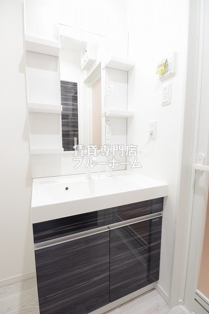 洗面設備　洗面所も収納豊富！