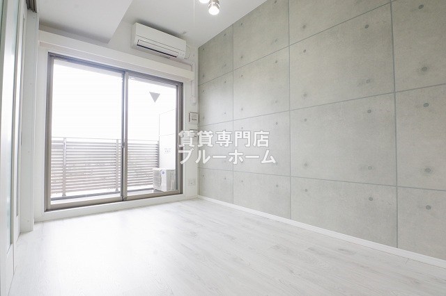 居室・リビング　8.4帖の広々としたリビング！