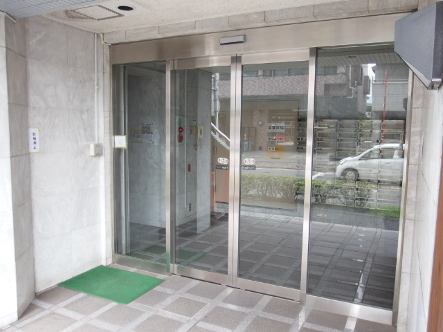 エントランス　※エントランス（自動ドア）の開錠は室内からできません