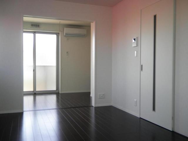 居室・リビング　室内