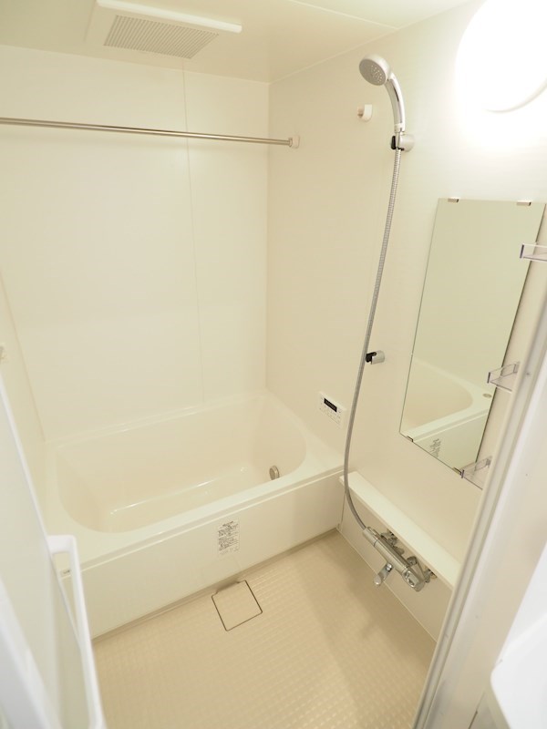 バス・シャワールーム　お風呂も広くて気持ちいですね。