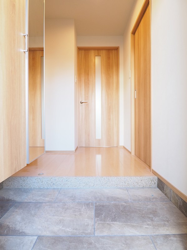 玄関　姿見の付いた大容量シューズＢＯＸ。