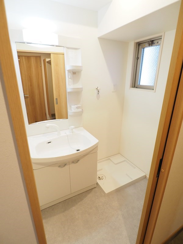 洗面設備　脱衣所・独立洗面でうれしいですね。