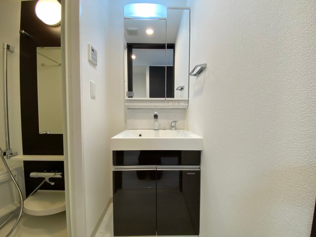 洗面設備　独立洗面台です