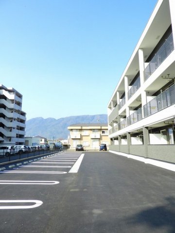 駐車場　駐車場に車を止められます